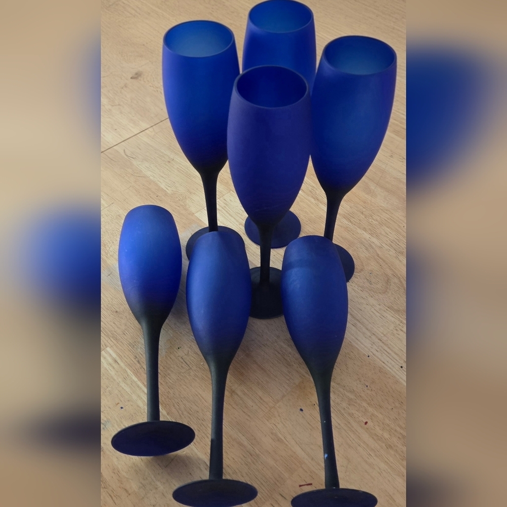 Vintage Frosted Cobalt Blue Champagne Flutes Black Stem Set of 7 MCM Aesthetic - Picture 5 of 5
